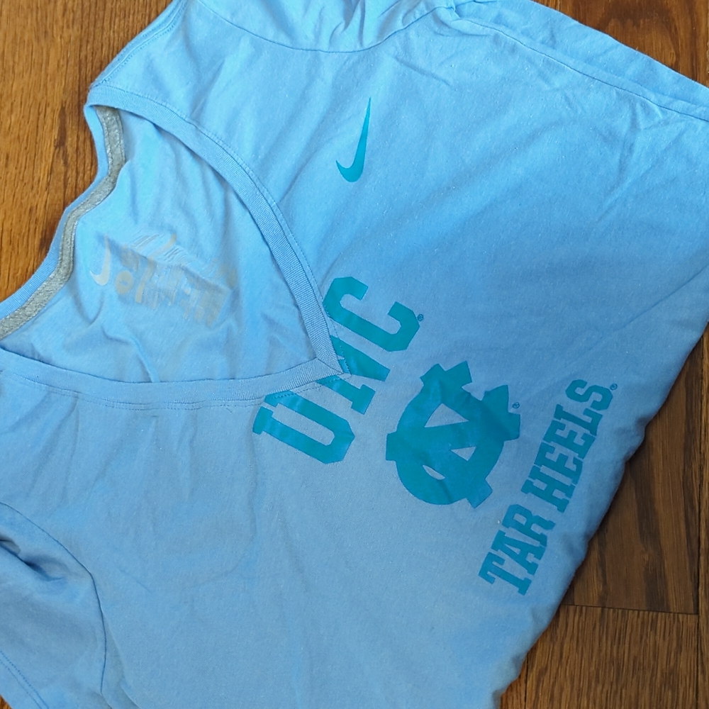 Nike slim fit unc tar heels v-neck